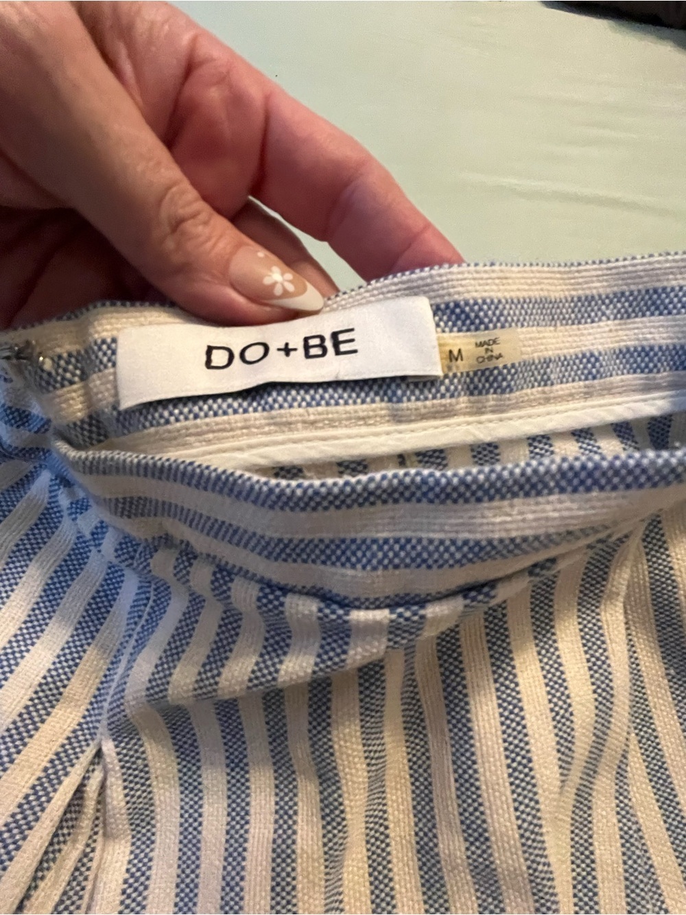 DO + BE Blue White Striped Linen Blend Shorts Coastal Summer Chic M Quiet Luxury - Picture 4 of 6